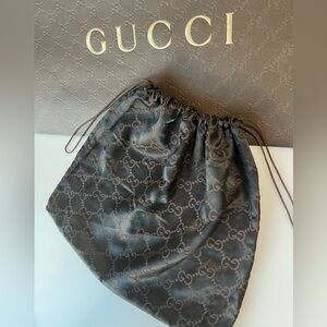 Gucci Classic Paper Bag and Dust Bag